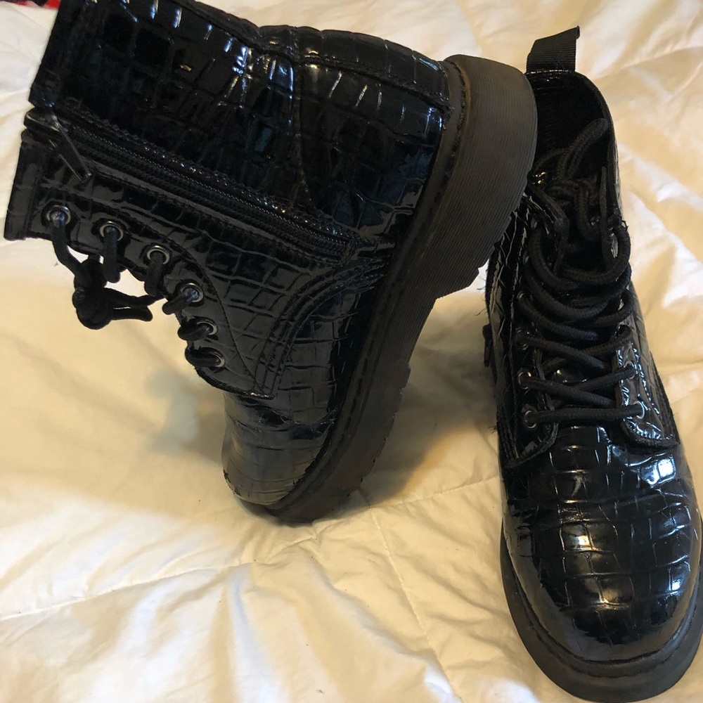 Faux Doc Style ankle boots!🥵